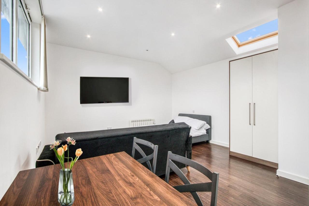 Apartamento Stylish Studio By Heathrow Airport Londres Exterior foto